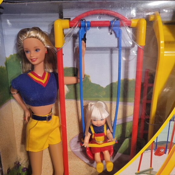 Giggles 'n Swing Barbie & Kelly Playset 1998 - Picture 5 of 17